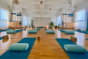 studio yoga flow
